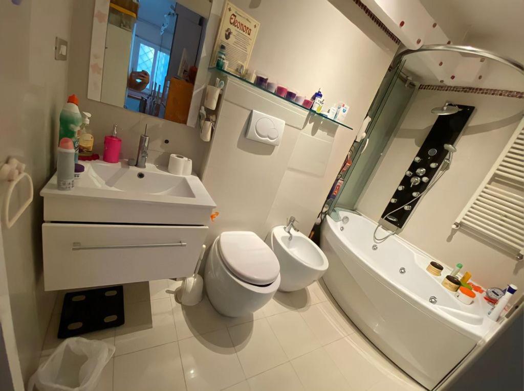 Affitto Due Camere, Due Bagni In Lägenhet Rom