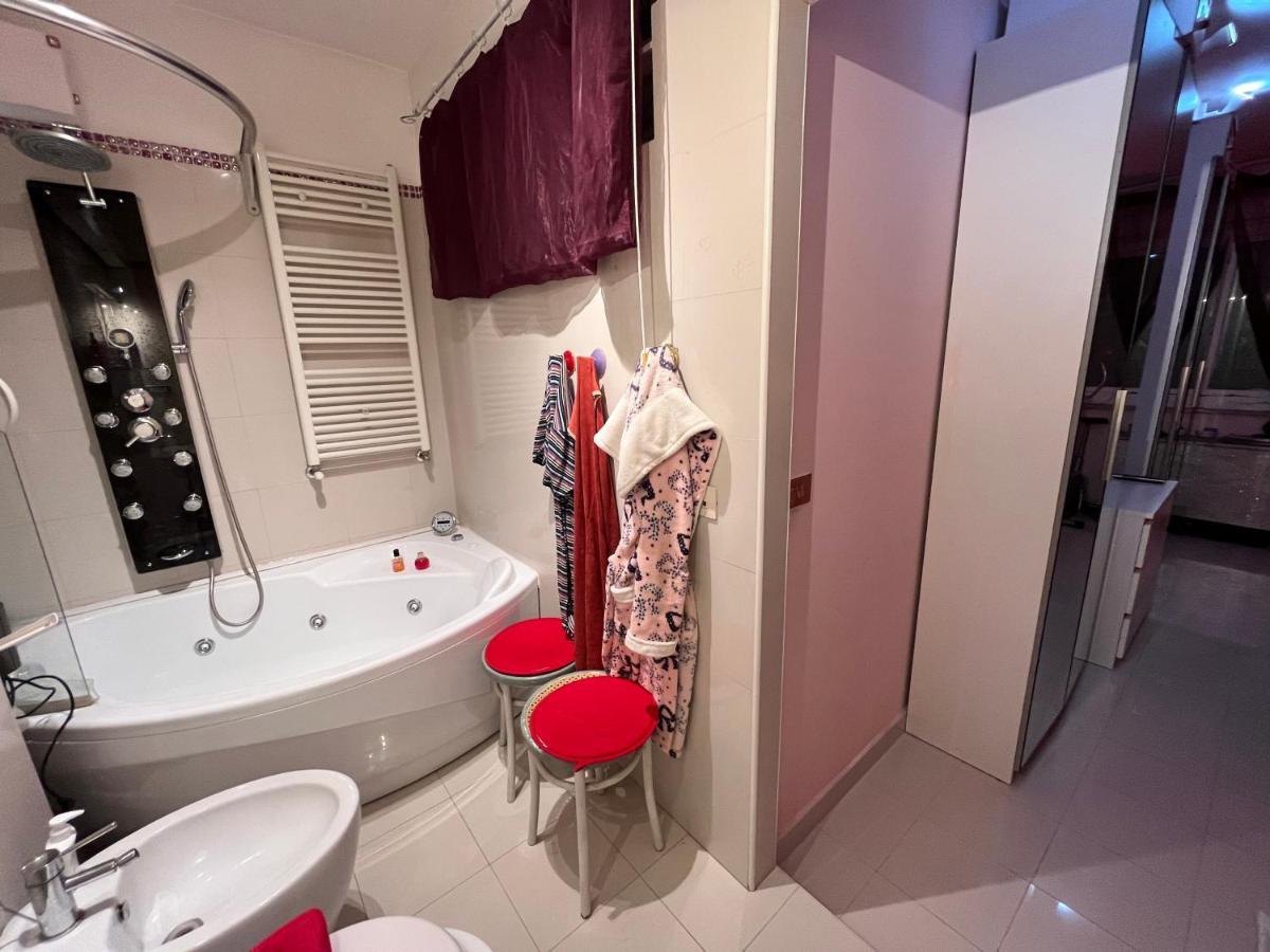 Affitto Due Camere, Due Bagni In Lägenhet *
